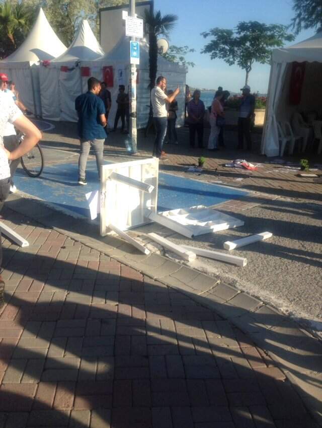 CHP'nin seçim çadırına peş peşe 2 saldırı düzenlendi, bir kişi darp edildi