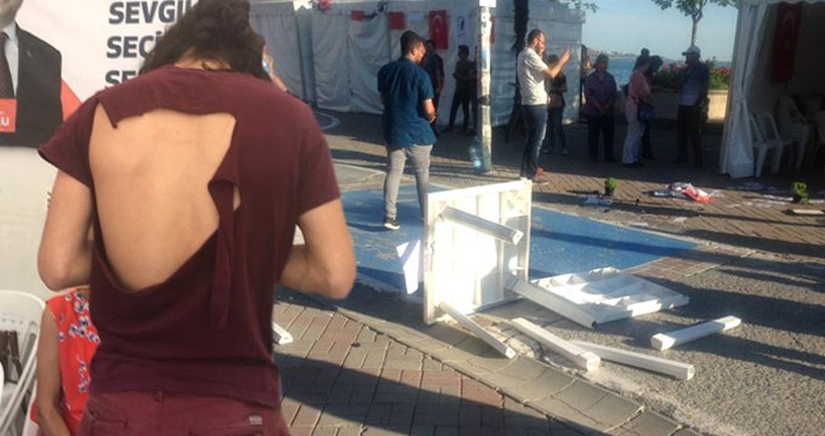 CHP'nin seçim çadırına peş peşe 2 saldırı düzenlendi, bir kişi darp edildi