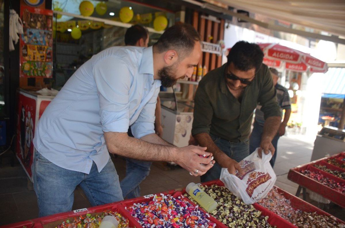 Çikolata satıcısından 'Tadı acı çikolata ve şeker almayın' uyarısı