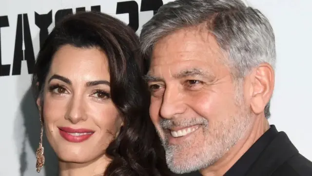 George ve Amal Clooney, vakıflarına destek kampanyasında bir çifti villalarında ağırlayacak George ve Amal Clooney, vakıflarına destek kampanyasında bir çifti villalarında ağırlayacak