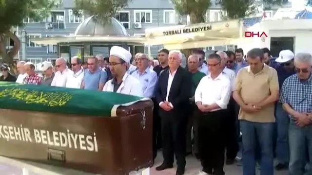 İZMİR Gazeteci-yazar Zeynel Kozanoğlu son yolcuğuna uğurlandı