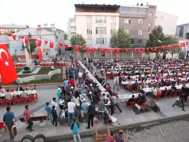Malazgirt'te 'kardeşlik' iftarı Malazgirt'te 'kardeşlik' iftarı