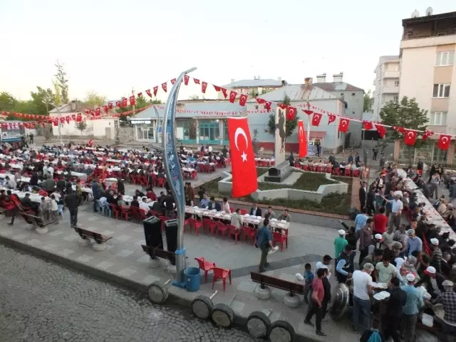 Malazgirt'te 'kardeşlik' iftarı Malazgirt'te 'kardeşlik' iftarı
