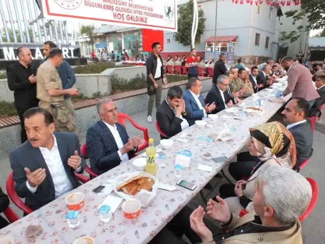 Malazgirt'te 'kardeşlik' iftarı Malazgirt'te 'kardeşlik' iftarı