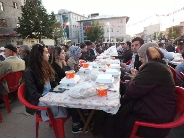 Malazgirt'te 'kardeşlik' iftarı Malazgirt'te 'kardeşlik' iftarı