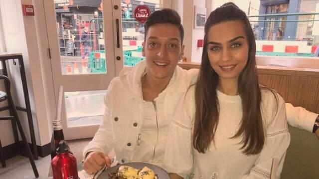 Mesut Özil ve Amine Gülşe, balayını Çeşme'deki yeni villasında geçirecek