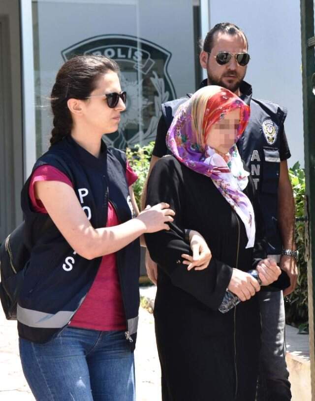 Meyve bıçağını sevgilisinin kalbine sapladı! 'Ölmemek için yaptım' dedi
