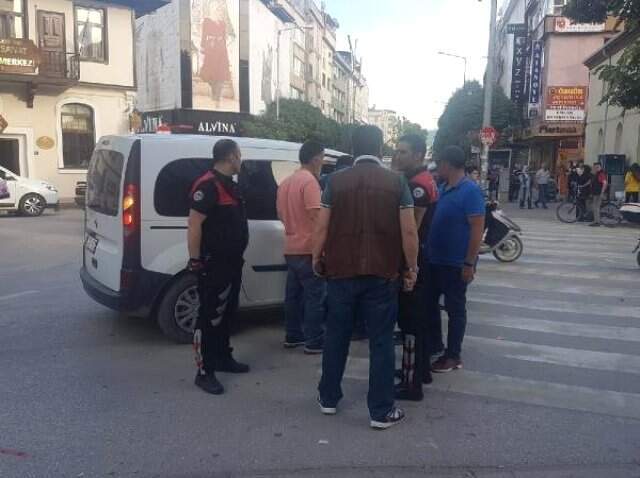 Tartışma bir anda alevlendi! Husumetlisine kasaptan aldığı satırla saldırdı
