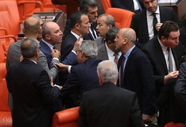 'Tunceli'de katliam yapıldı' sözleri sonrası MHP ve HDP'li vekiller arasında kavga çıktı
