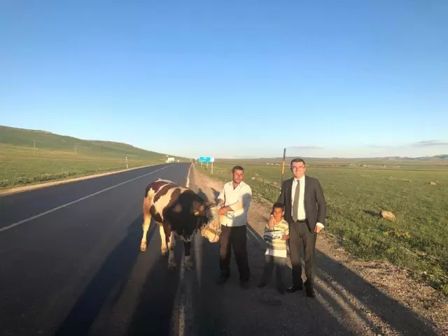 Vali Memiş Mehmetçik'in sofrasında iftar açtı Vali Memiş Mehmetçik'in sofrasında iftar açtı