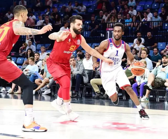 Anadolu Efes seriye galibiyetle başladı