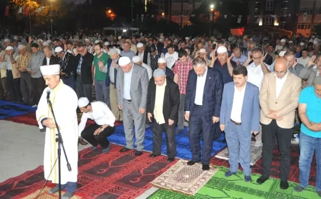 Bafra'da Kadir Gecesi coşkusu Bafra'da Kadir Gecesi coşkusu