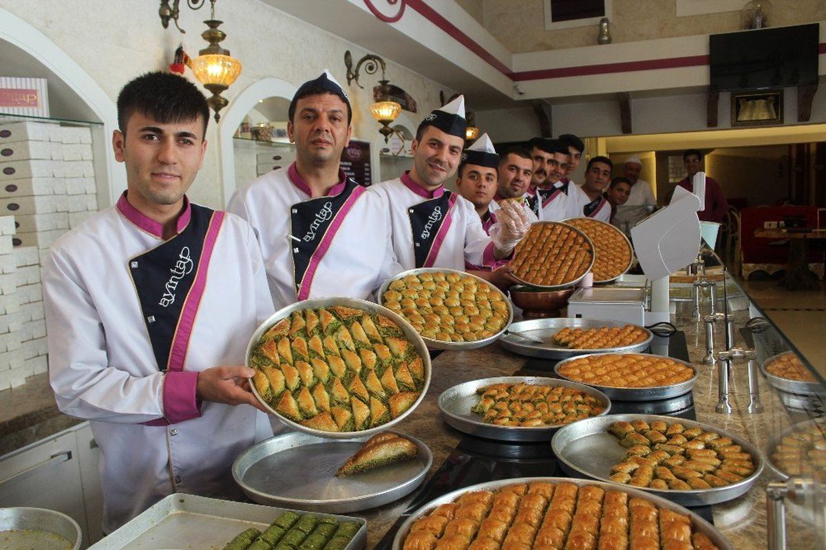 Bayram nedeniyle talep patladı baklavacılar yoğun mesai yapıyor