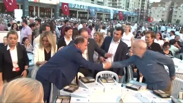 Beylikdüzü'nde binlerce kişi Kadir Gecesi iftarında buluştu