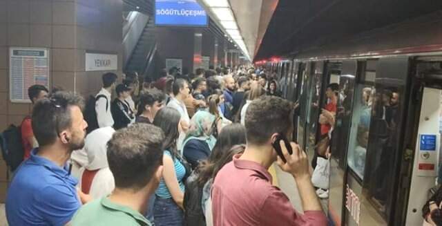 Marmaray'da seferler gecikmeli olarak yapılıyor