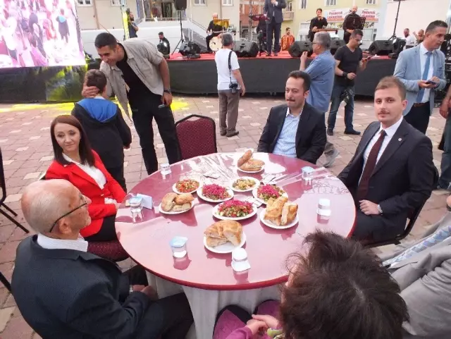 Pazaryeri'nde 3 bin kişilik iftar Pazaryeri'nde 3 bin kişilik iftar