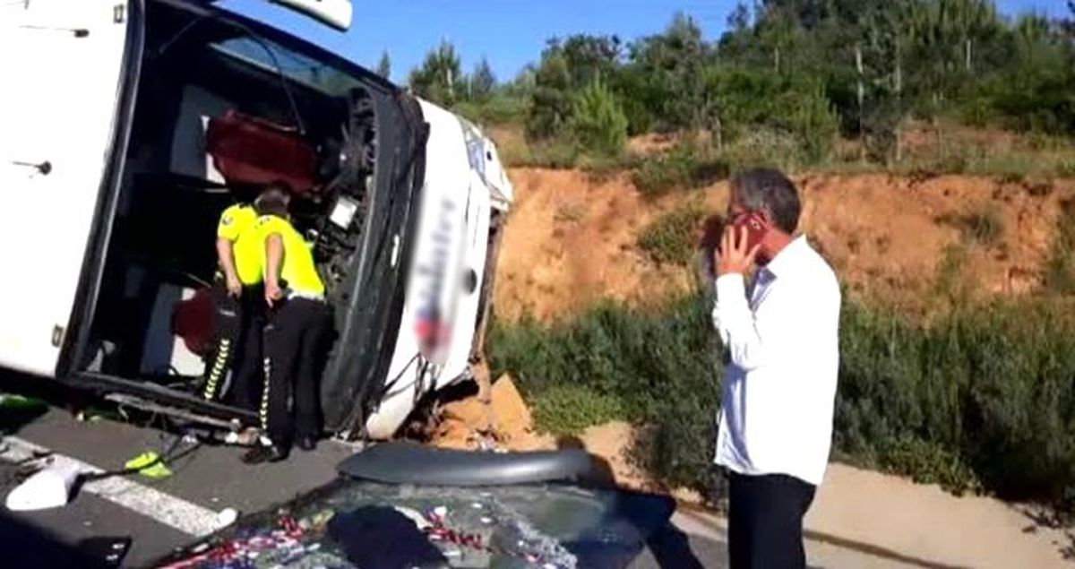 İstanbul'da yolcu otobüsüyle otomobil çarpıştı: 1 ölü, 15 yaralı