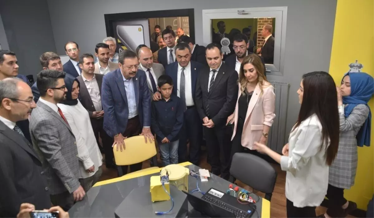 TOBB Başkanı Rıfat Hisarcıklıoğlu Yeni Nesil Gelişim Atölyesi 'GİGA MAKER' ı ziyaret etti