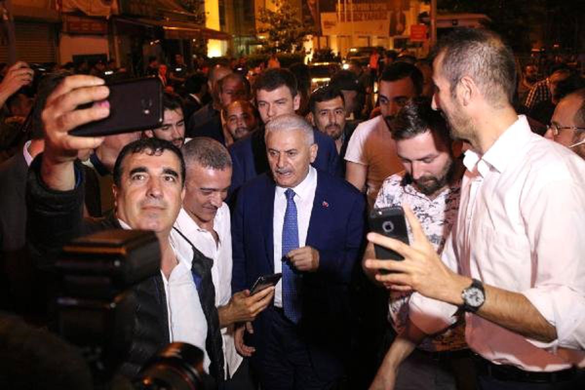 UBER sürücüleri sistemin kapanmasına saatler kala Binali Yıldırım'dan yardım istedi