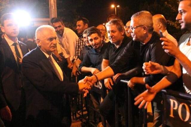 UBER sürücüleri sistemin kapanmasına saatler kala Binali Yıldırım'dan yardım istedi