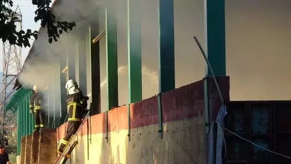 Zeytinyağı tesisinde çıkan 'prina' yangını 2 saatlik çalışmayla söndürüldü