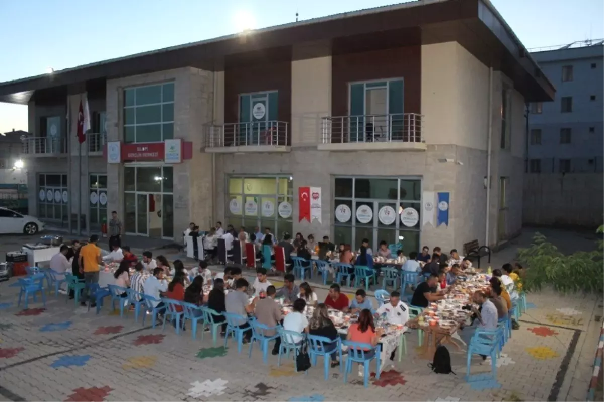 AKES'ten Silopi Gençlik Merkezi öğrencilerine iftar