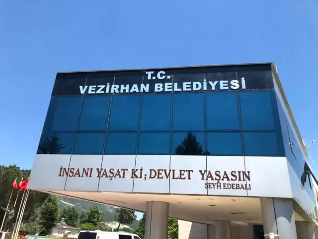Belediye binasının yazısı değiştirildi