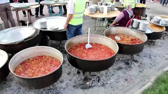 - Binlerce Kulalı Kadir Gecesi'nde iftarda buluştu - Binlerce Kulalı Kadir Gecesi'nde iftarda buluştu