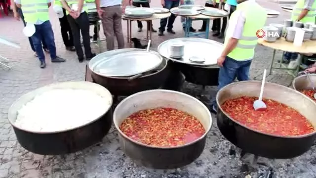 - Binlerce Kulalı Kadir Gecesi'nde iftarda buluştu - Binlerce Kulalı Kadir Gecesi'nde iftarda buluştu