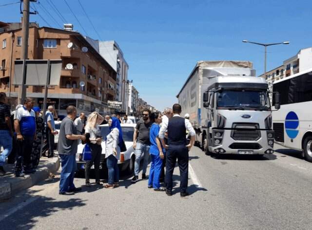 Bursa'da 1 saat arayla iki kadına otomobil çarptı! Vatandaşlar isyan etti