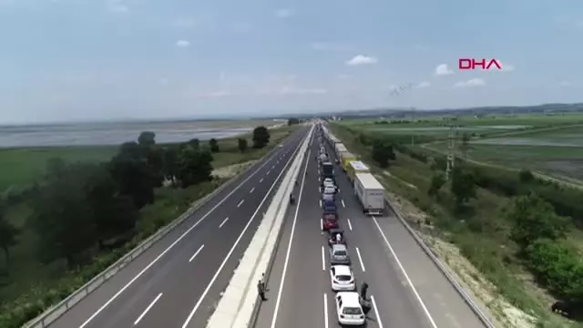 EDİRNE İpsala'da kilometrelerce 'tatilci' kuyruğu