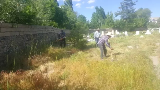 Erciş Belediyesi, havaların ısınmasıyla ilaçlama çalışmalarına başladı Erciş Belediyesi, havaların ısınmasıyla ilaçlama çalışmalarına başladı