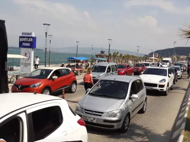Feribot seferleri ve bağlantı yollarında trafik yoğunluğu Feribot seferleri ve bağlantı yollarında trafik yoğunluğu