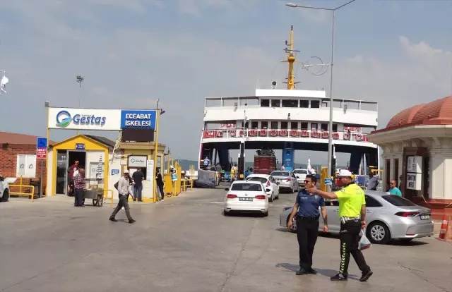 Feribot seferleri ve bağlantı yollarında trafik yoğunluğu Feribot seferleri ve bağlantı yollarında trafik yoğunluğu