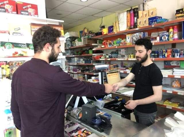 Gizemli hayırsever veresiye defterindeki toplam 10 bin liralık borcu ödedi