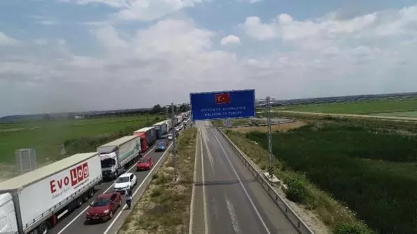 İpsala'da kilometrelerce 'tatilci' kuyruğu (2)