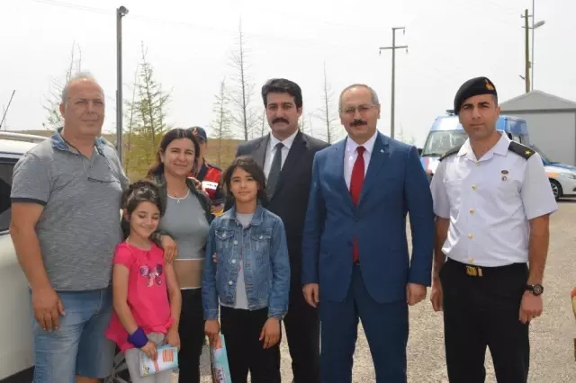 Kaymakam Bilgin, bayram öncesi trafikte alınan tedbirleri denetledi Kaymakam Bilgin, bayram öncesi trafikte alınan tedbirleri denetledi