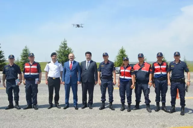 Kaymakam Bilgin, bayram öncesi trafikte alınan tedbirleri denetledi Kaymakam Bilgin, bayram öncesi trafikte alınan tedbirleri denetledi