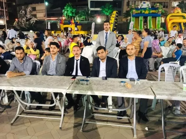 Menemen'de 2 bin kişilik iftar Menemen'de 2 bin kişilik iftar