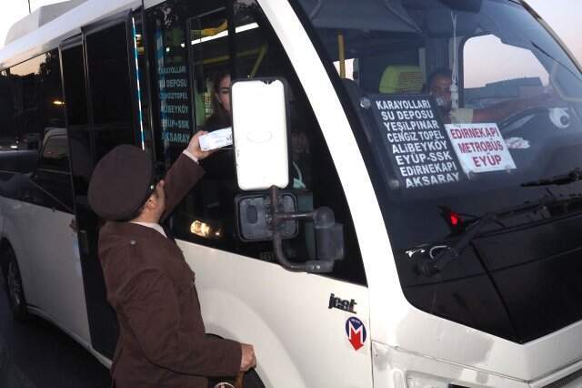 Seksenler dizisinin Bekçi Bekir'i 20 bin iftariyelik dağıttı