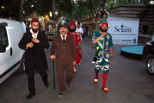 Seksenler dizisinin Bekçi Bekir'i 20 bin iftariyelik dağıttı