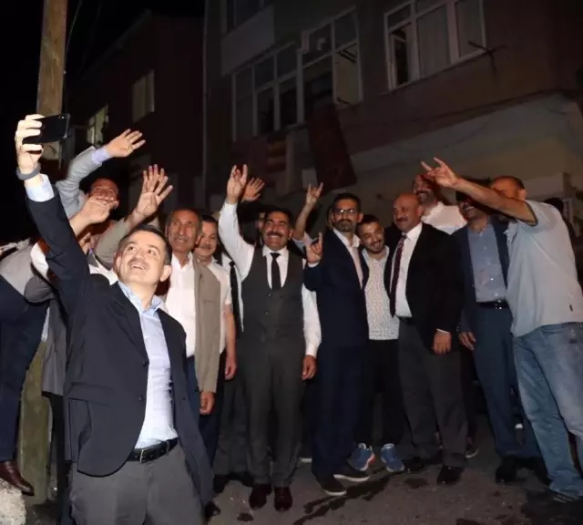 Tarım ve Orman Bakanı Pakdemirli'den çat kapı ev ziyareti