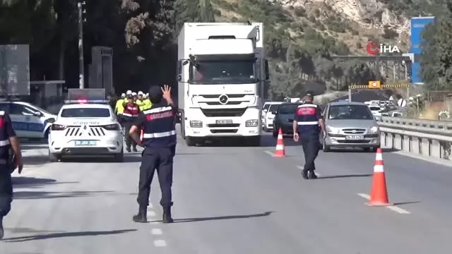 Vali Köşger ve Korgeneral Çiti'den trafik denetimi
