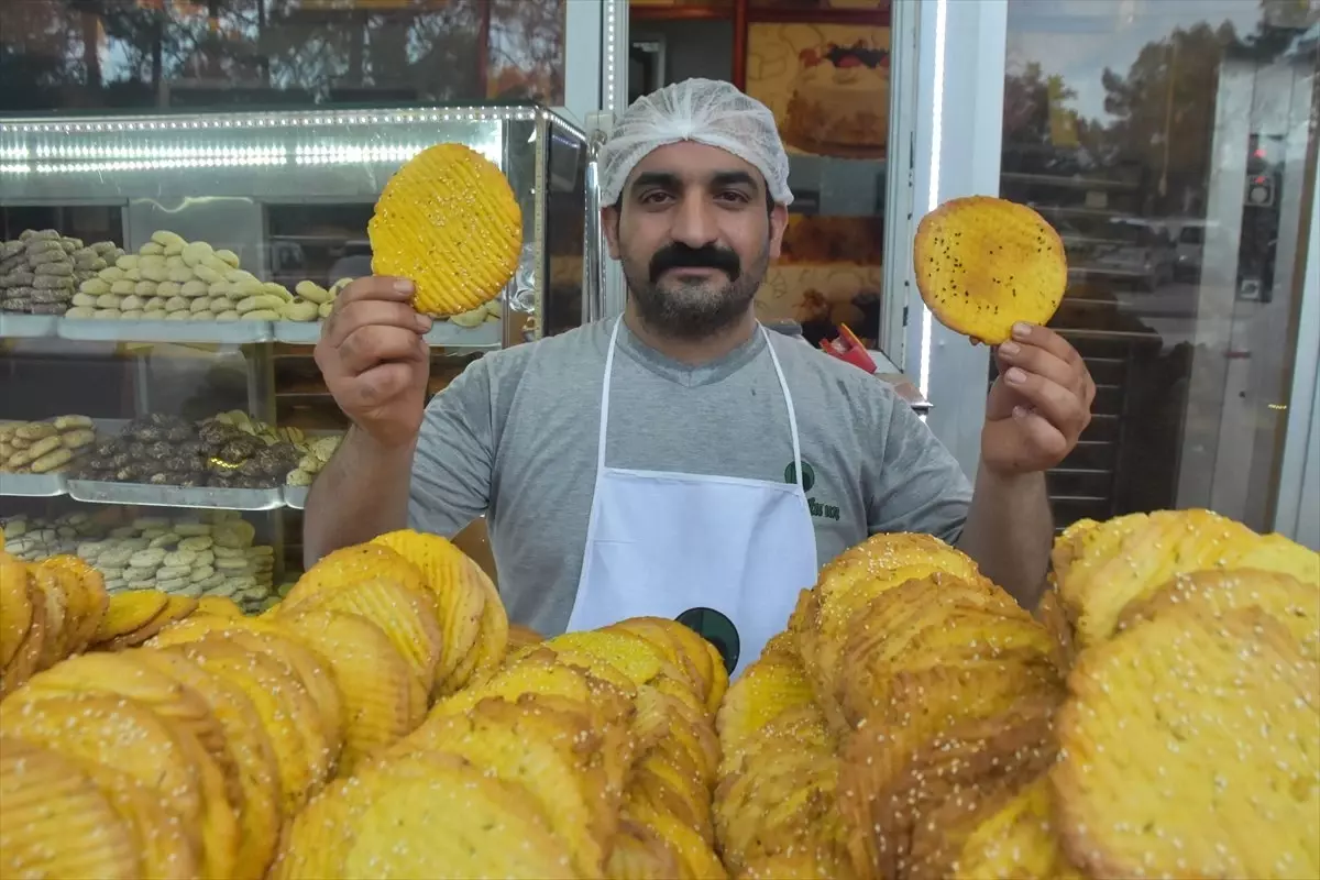 Adıyaman'da bayramların vazgeçilmezi var olan taplama amaciyla ustalar yoğun mesai harcıyor