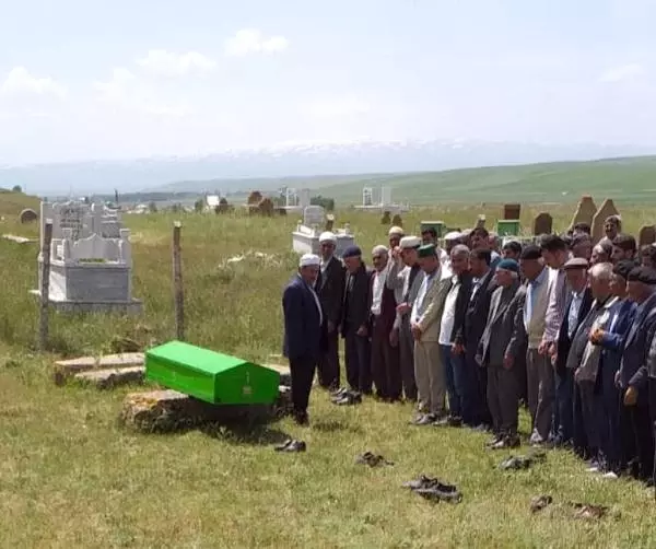 Cansız bedeni bulunan küçük Furkan'ın dedesi, kalp krizinden öldü Cansız bedeni bulunan küçük Furkan'ın dedesi, kalp krizinden öldü