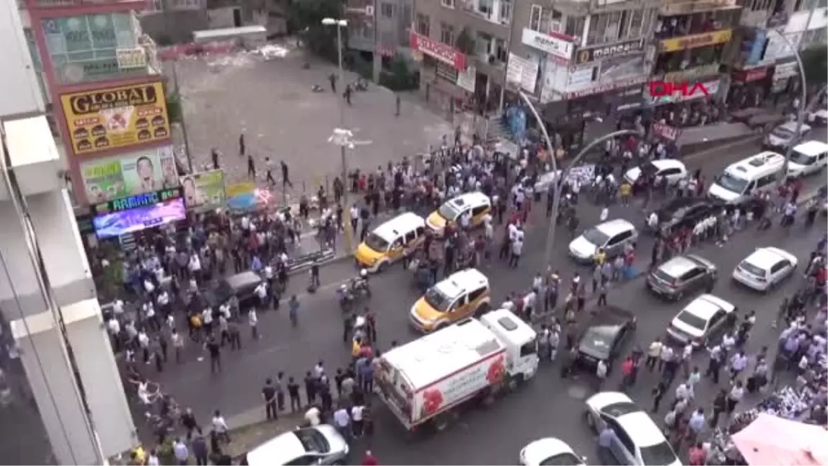 Diyarbakır'da cadde ortasında kavga; çok sayıda gözaltı