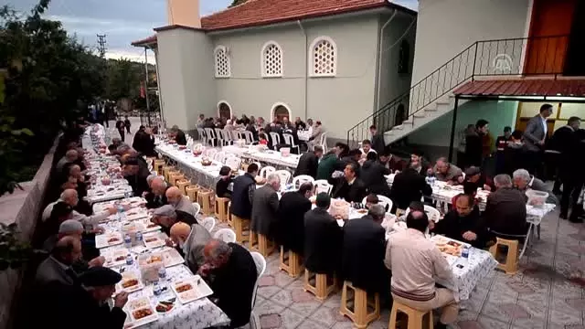 Eski TBMM Başkanı Mehmet Ali Şahin: 'Müslümanlar maalesef sıkıntı içerisindeler'