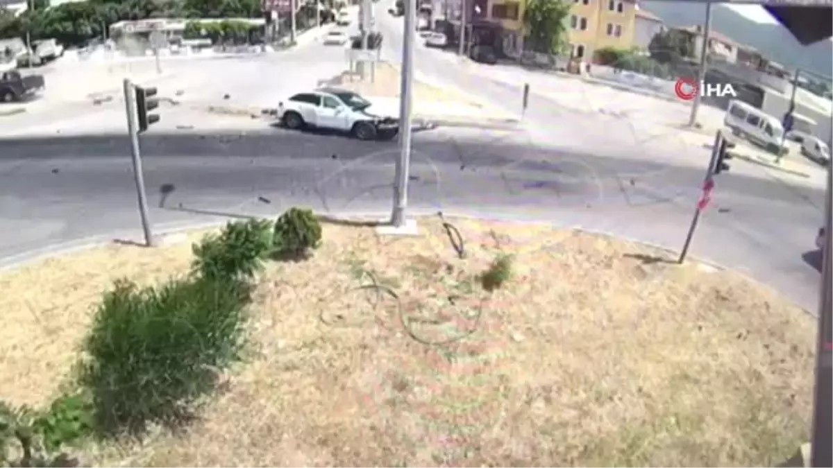 Fethiye'de 1'i çocuk 6 kişinin yaralandığı kaza kamerada