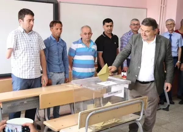 Honazlılar oy vermeye başladı (2)