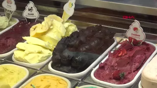 Siyah Maraş dondurması üretildi! 7 ülkede satışa sunulacak Siyah Maraş dondurması üretildi! 7 ülkede satışa sunulacak